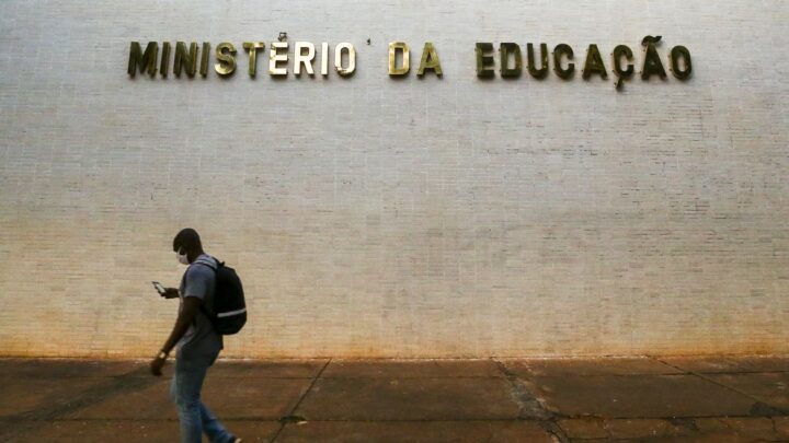 Ministro do TCU abre inspeção sobre supostos desvios no MEC