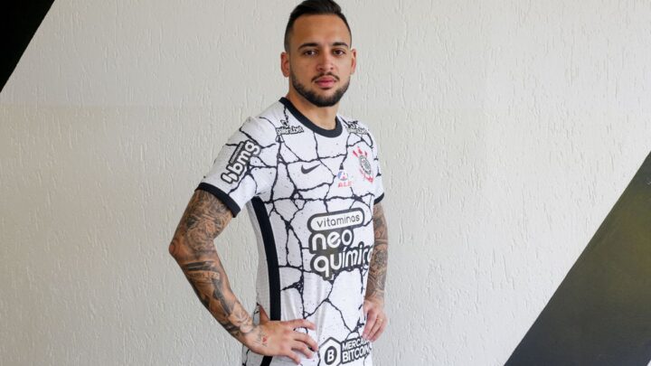 Após fugir da Guerra na Ucrânia, Maycon é apresentado pelo Corinthians